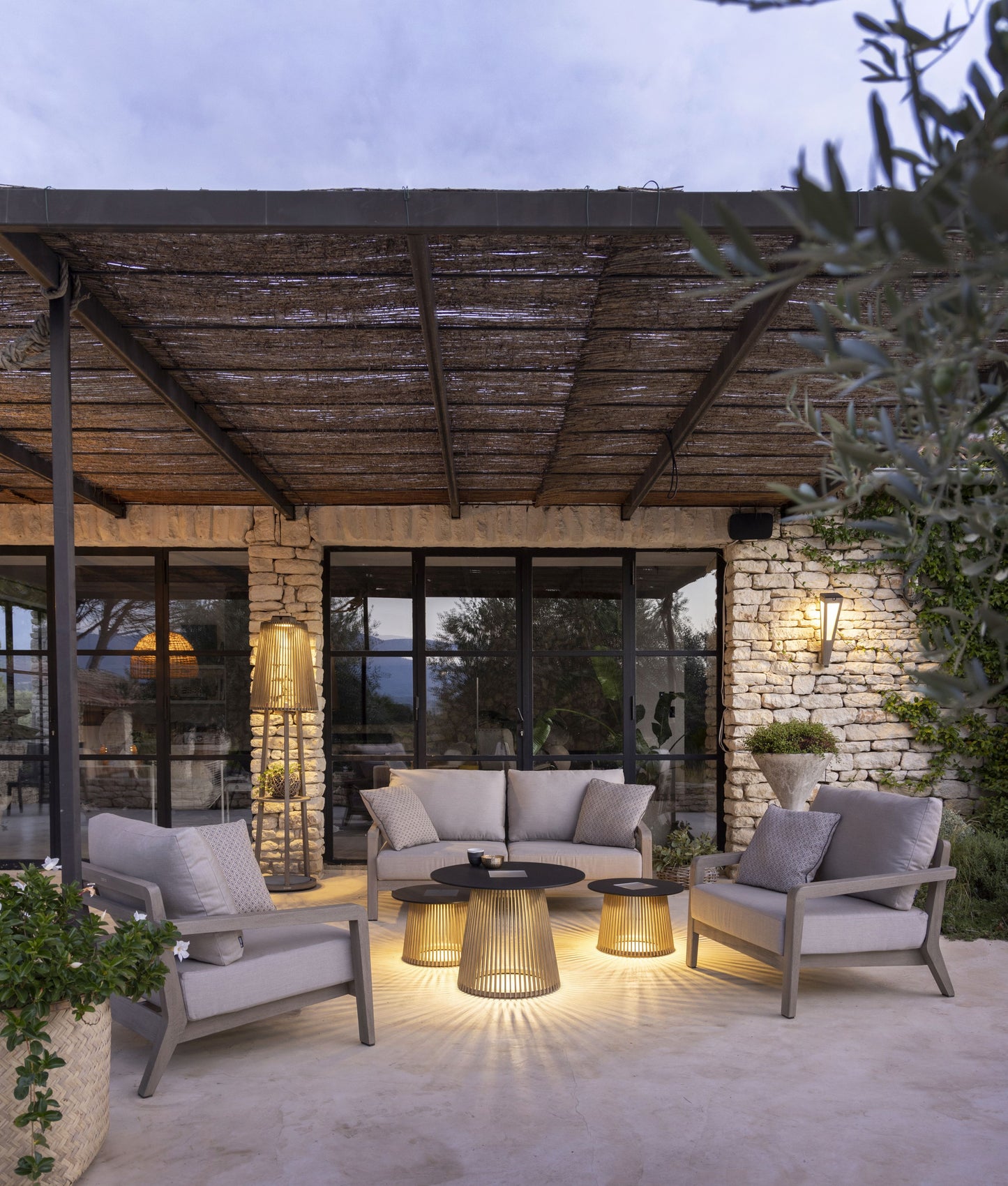 TECKA – Table basse solaire